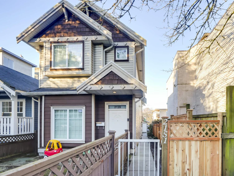 2151 Triumph Street, Vancouver, BC, V5L 1L1 - 3