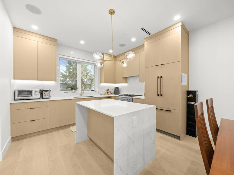 552 E 58th Avenue, Vancouver, BC, V5X 1W2 - 2