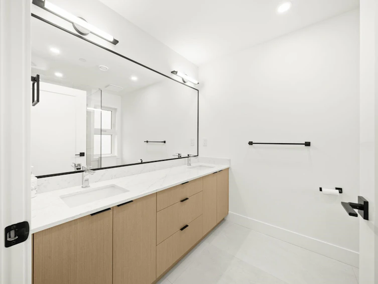 552 E 58th Avenue, Vancouver, BC, V5X 1W2 - 14