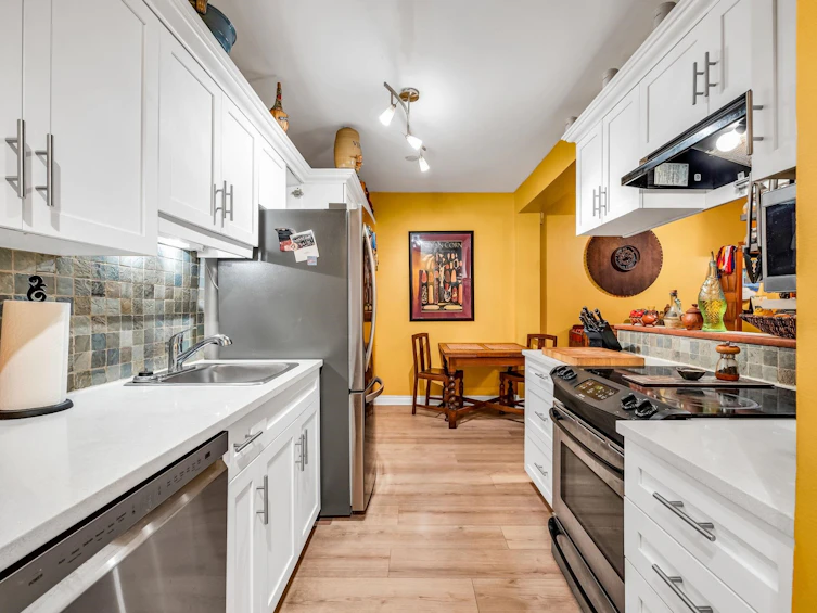 109-1655 Nelson Street, Vancouver, BC, V6G 1M4 - 4