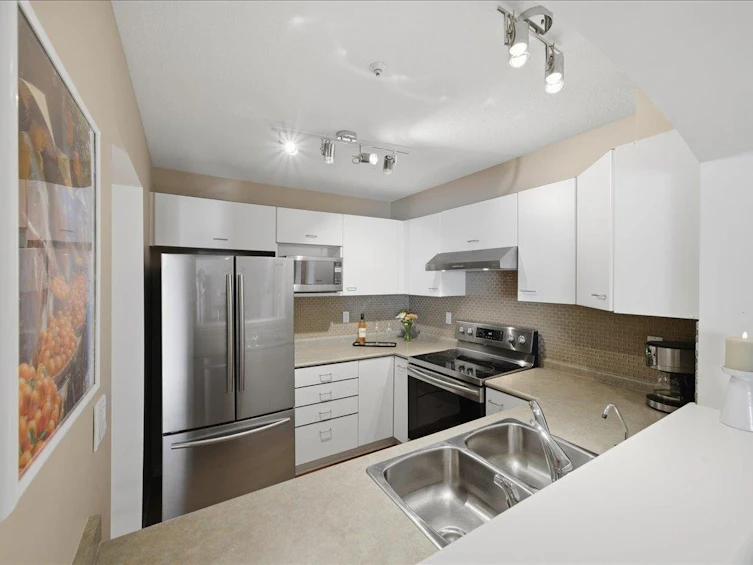 323-1252 Town Centre Boulevard, Coquitlam, BC, V3B 7R7 - 13