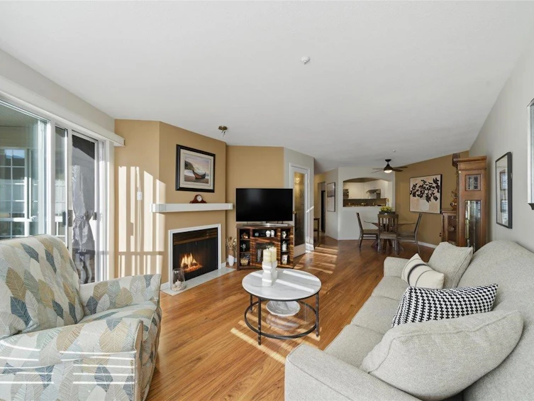 323-1252 Town Centre Boulevard, Coquitlam, BC, V3B 7R7 - 2