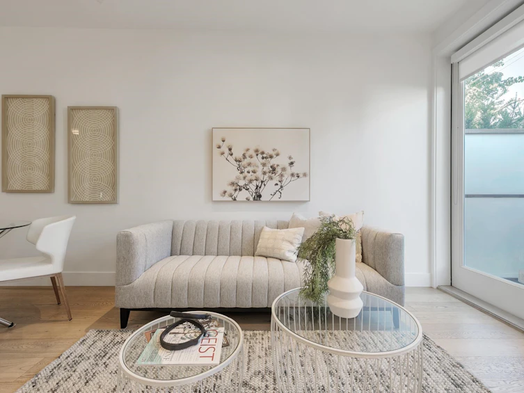2431 W Broadway, Vancouver, BC, V6K 2E8 - 12