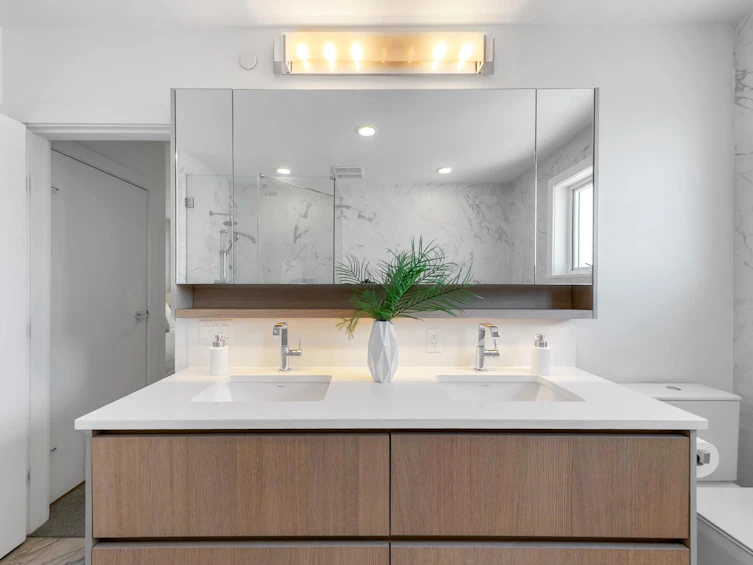 2431 W Broadway, Vancouver, BC, V6K 2E8 - 30