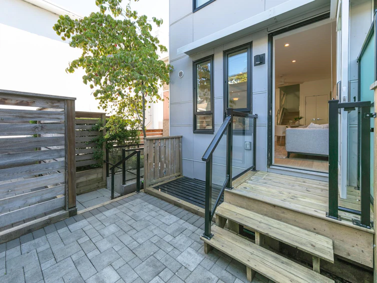2431 W Broadway, Vancouver, BC, V6K 2E8 - 16