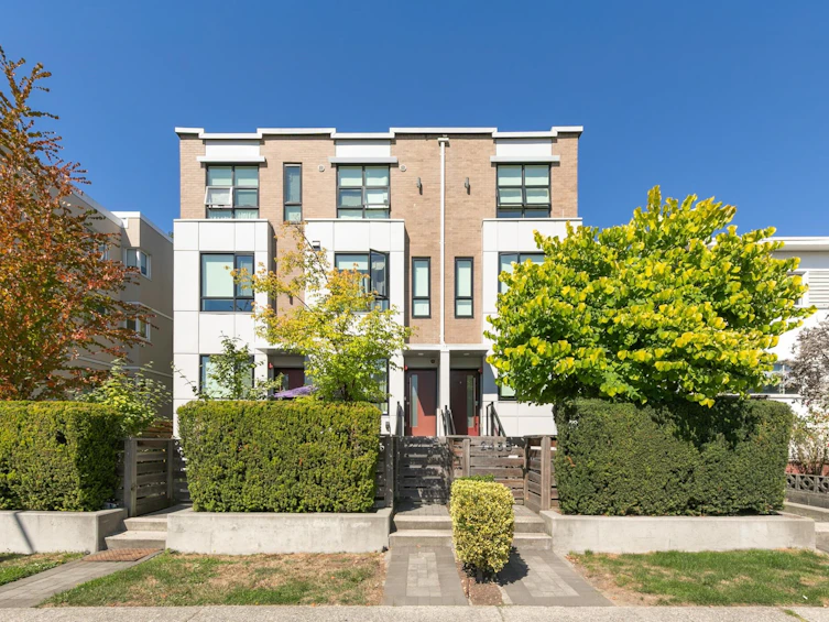2431 W Broadway, Vancouver, BC, V6K 2E8 - 2