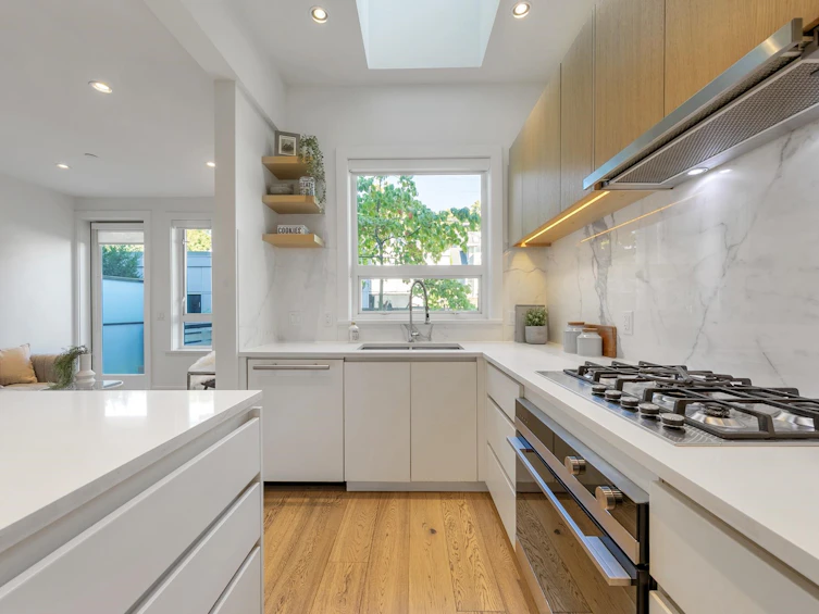 2431 W Broadway, Vancouver, BC, V6K 2E8