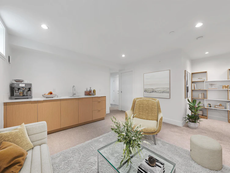 2431 W Broadway, Vancouver, BC, V6K 2E8 - 33