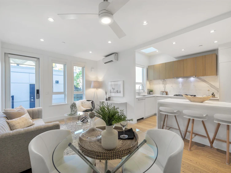 2431 W Broadway, Vancouver, BC, V6K 2E8 - 15