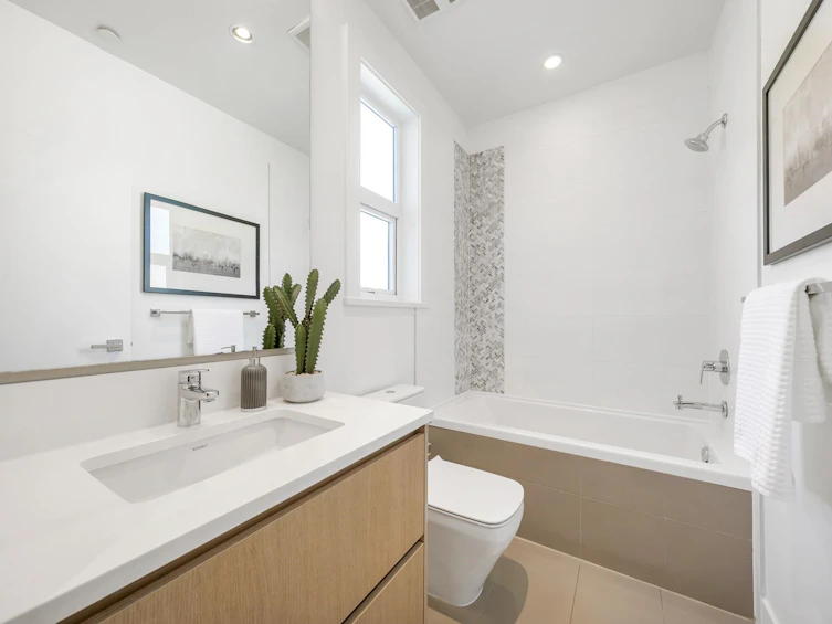 2431 W Broadway, Vancouver, BC, V6K 2E8 - 20