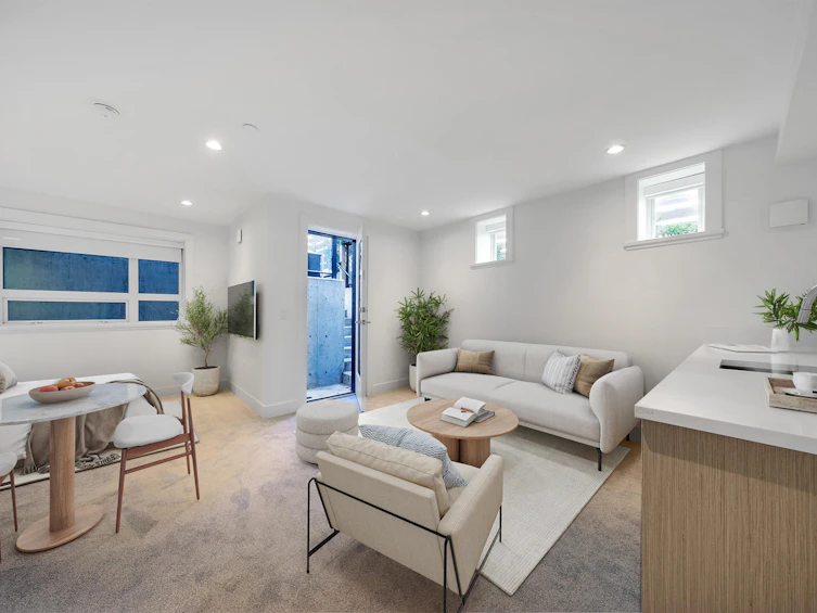 2431 W Broadway, Vancouver, BC, V6K 2E8 - 37