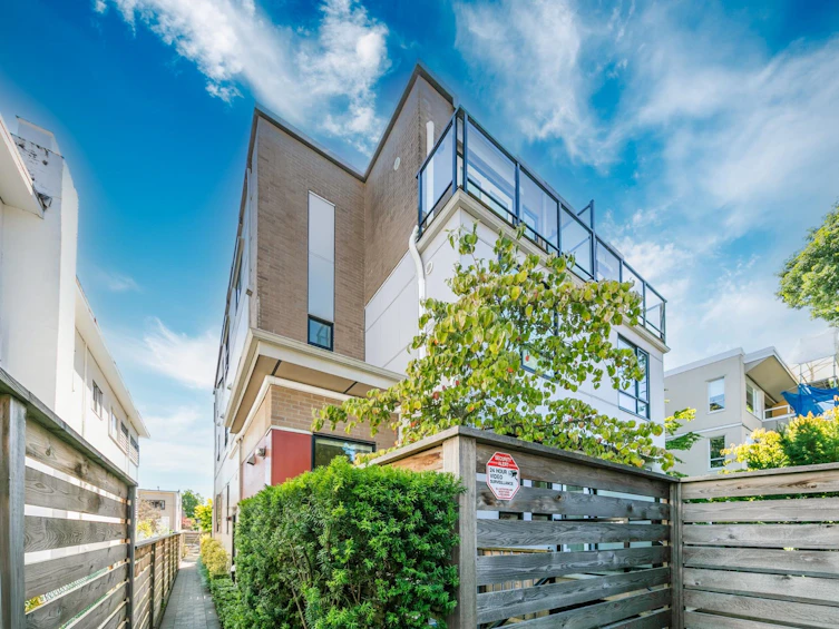2431 W Broadway, Vancouver, BC, V6K 2E8 - 38