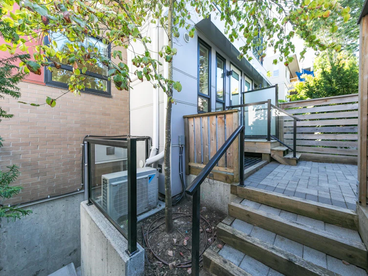 2431 W Broadway, Vancouver, BC, V6K 2E8 - 32
