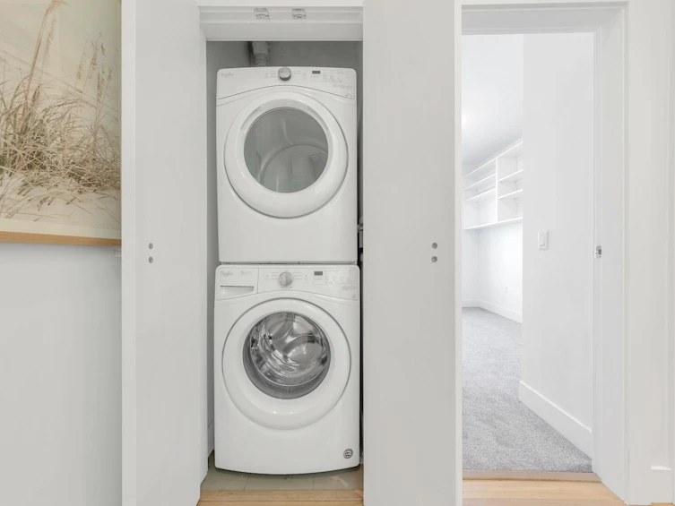 2431 W Broadway, Vancouver, BC, V6K 2E8 - 22