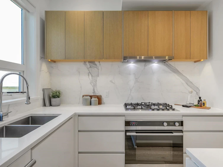 2431 W Broadway, Vancouver, BC, V6K 2E8 - 7