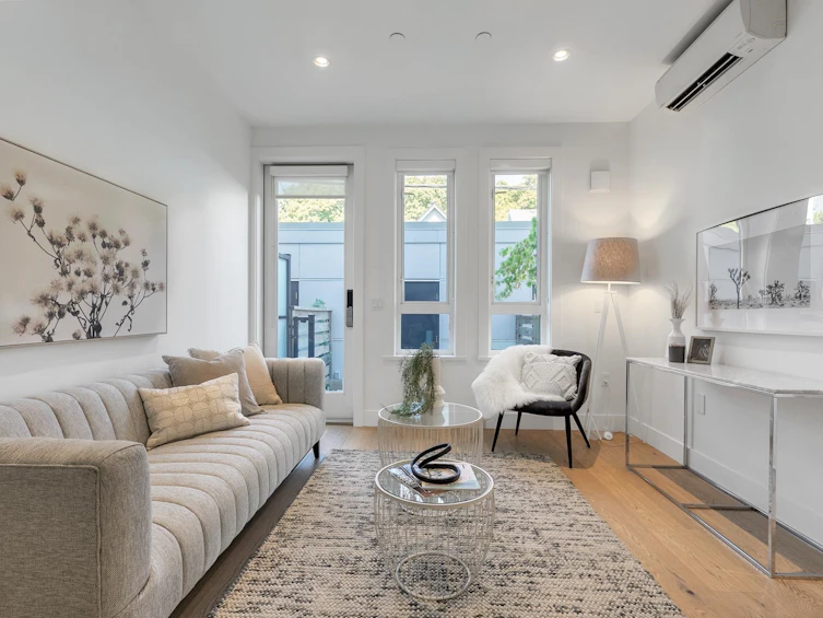 2431 W Broadway, Vancouver, BC, V6K 2E8 - 11