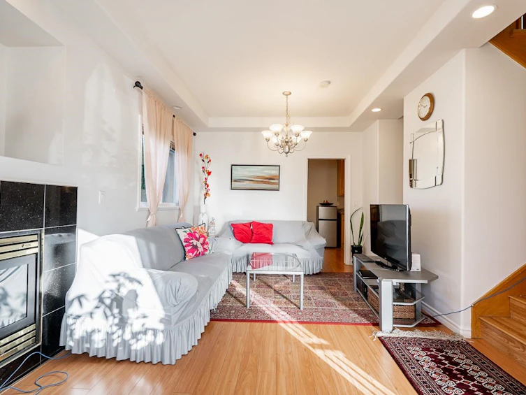 6980 Humphries Avenue, Burnaby, BC, V5E 4N4 - 2