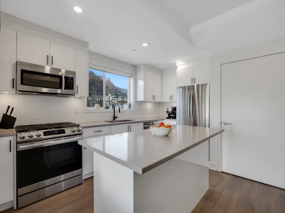 207-37808 Third Avenue - 2