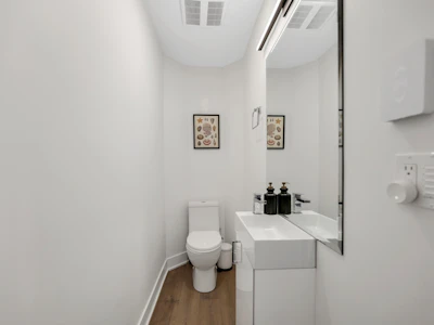 207-37808 Third Avenue - 3