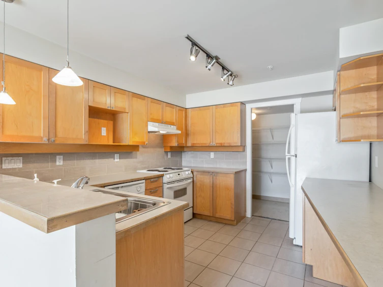 303-3580 W 41st Avenue, Vancouver, BC, V6N 3E6 - 3