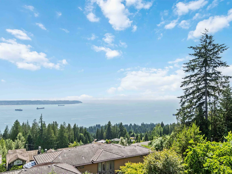 304-2535 Garden Court, West Vancouver, BC, V7S 0A1 - 3