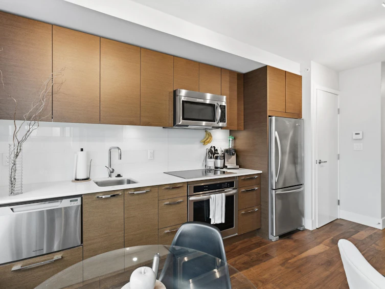 1006-111 E 13th Street, North Vancouver, BC, V7L 0C7 - 9