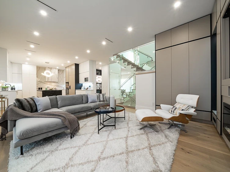 5655 Portland Street, Burnaby, BC, V5J 2R7 - 3