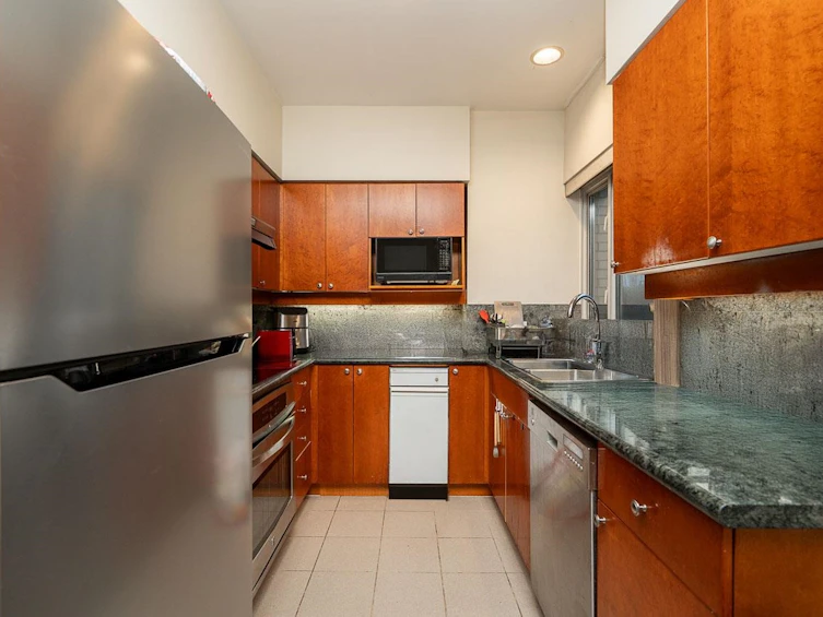 122-1228 Marinaside Crescent, Vancouver, BC, V6Z 2W4 - 9