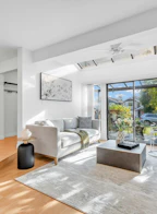252 E 21st Street
