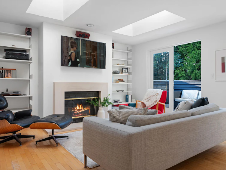 2343 W 7th Avenue, Vancouver, BC, V6K 1Y4 - 2