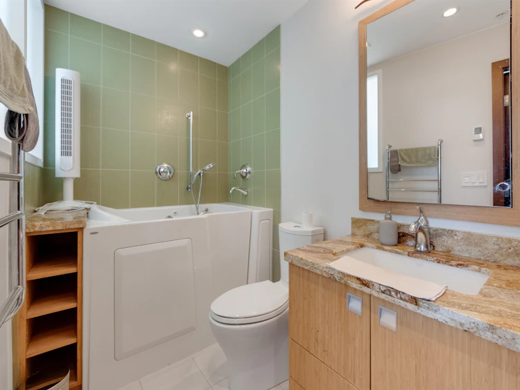 2204-1420 W Georgia Street, Vancouver, BC, V6G 3K4 - 11