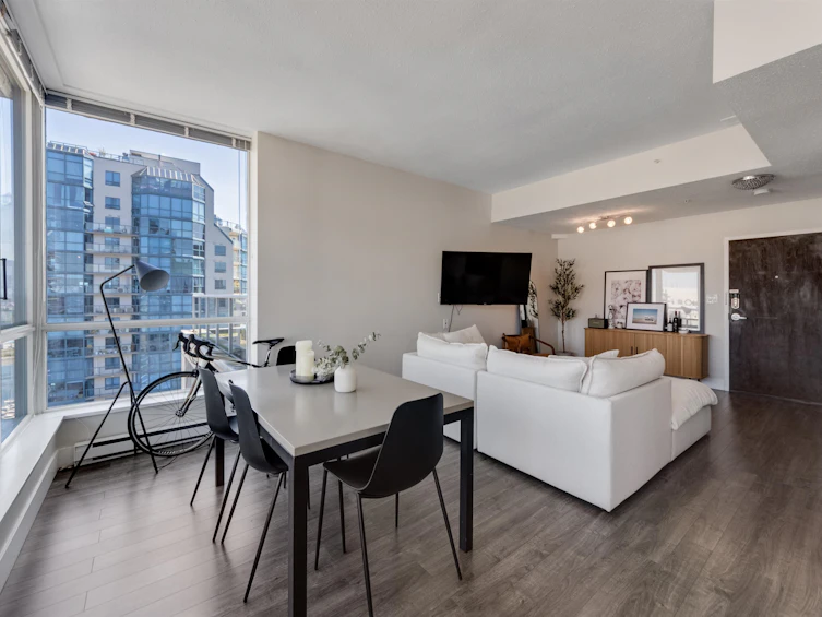 2204-1420 W Georgia Street, Vancouver, BC, V6G 3K4 - 3