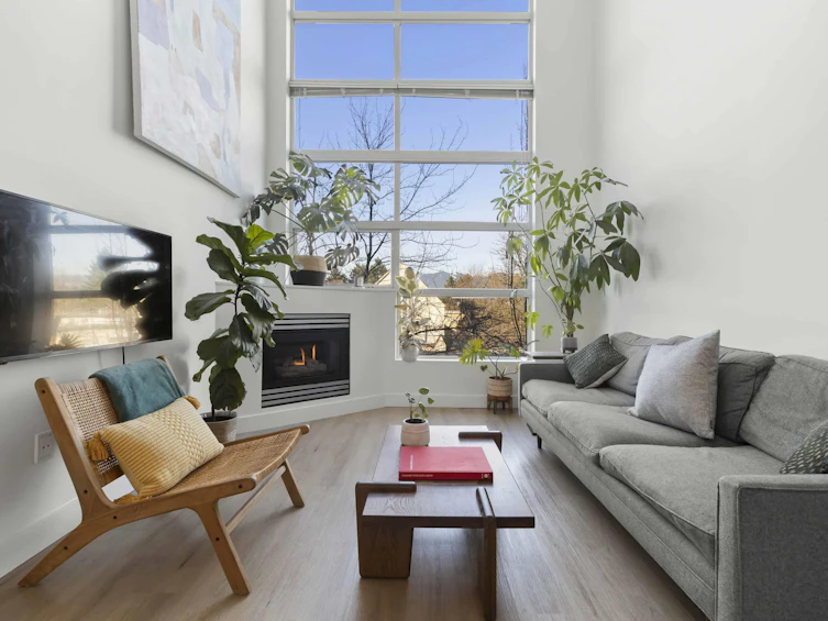 301-418 E Broadway, Vancouver, BC, V5T 1X2 - 2