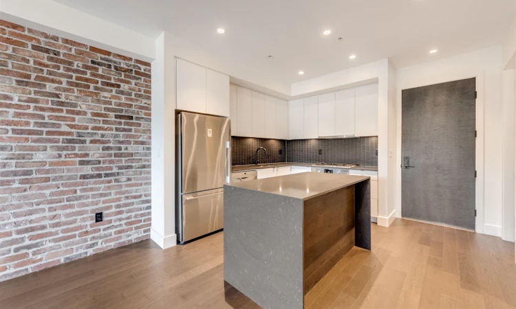 406-83 Moody Street