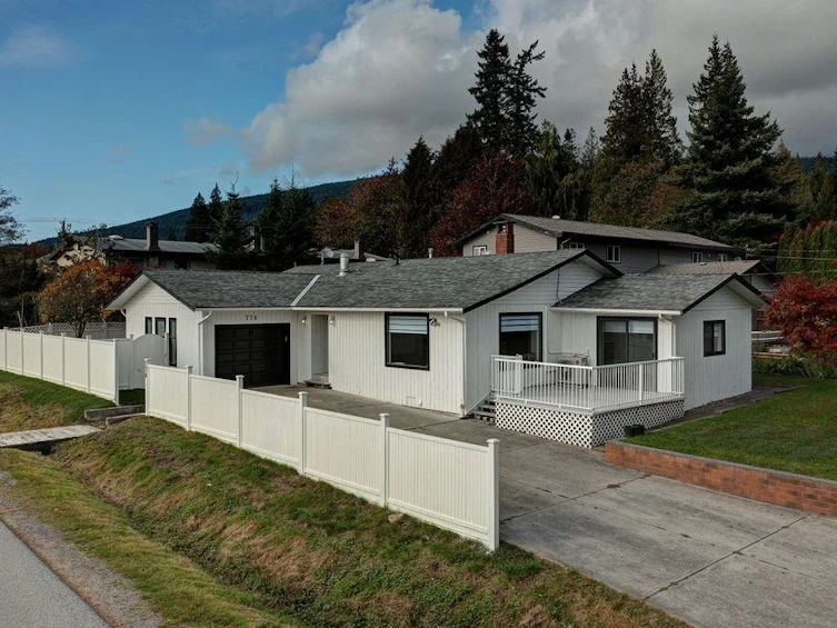 776 Seacot Way, Gibsons, BC, V0N 1V9 - 2
