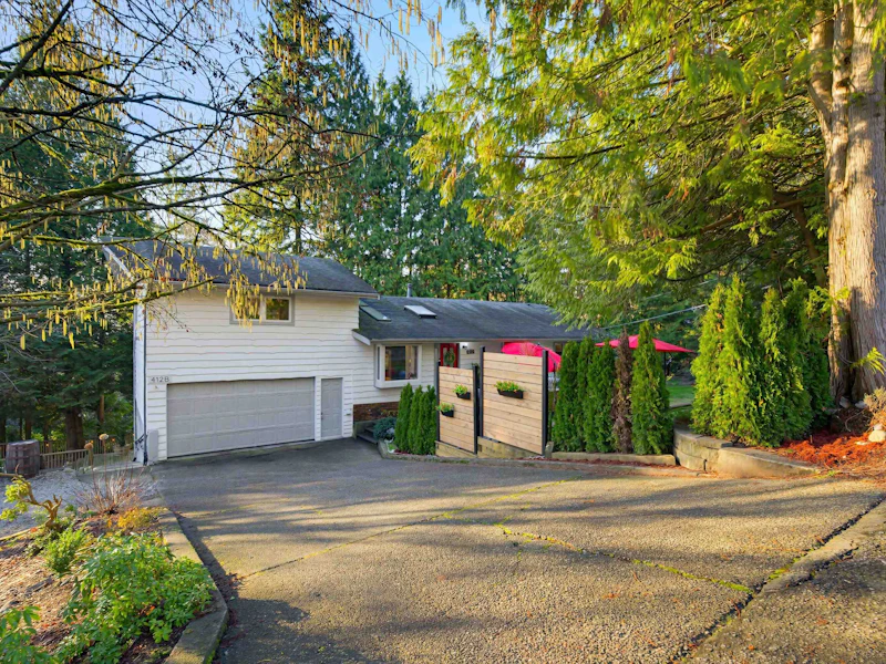 412 Elm Street, Port Moody BC V3H 2Z4
