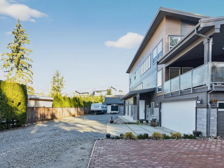 24025 Fern Crescent, Maple Ridge, BC, V4R 2S1 - 2