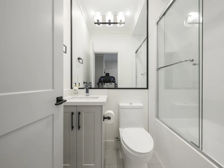 702 Robinson Street, Coquitlam, BC, V3J 2W9 - 31
