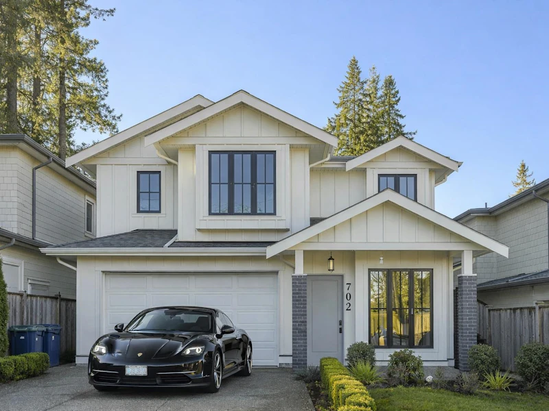 702 Robinson Street, Coquitlam BC