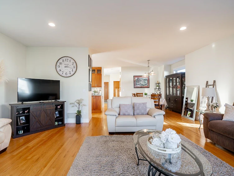 3302 168 Street, Surrey, BC, V3Z 1E4 - 4