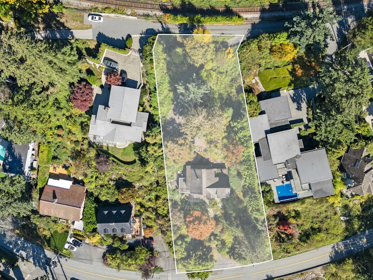 3721 Sunset Lane, West Vancouver, BC, V7V 1N3 - 2