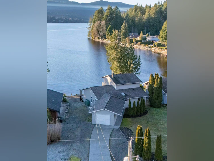 6343 Marmot Road, Sechelt, BC, V7Z 0L2 - 2