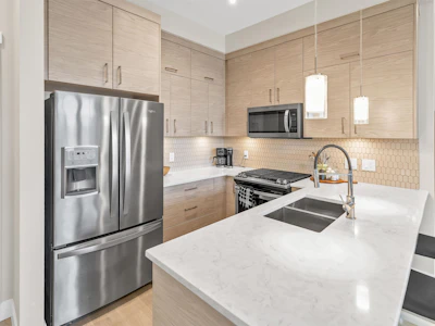 408-2120 Gladwin Road - 4