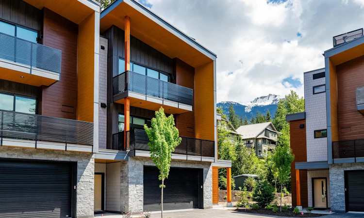 18-2077 Garibaldi Way
