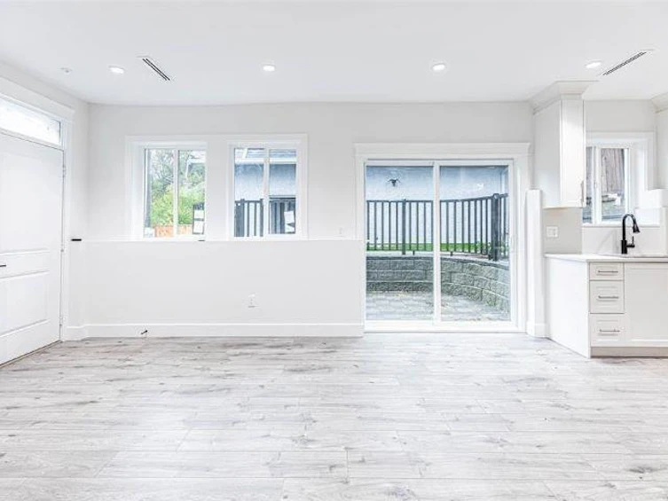 1010 E 24th Avenue, Vancouver, BC, V5V 2B1 - 4
