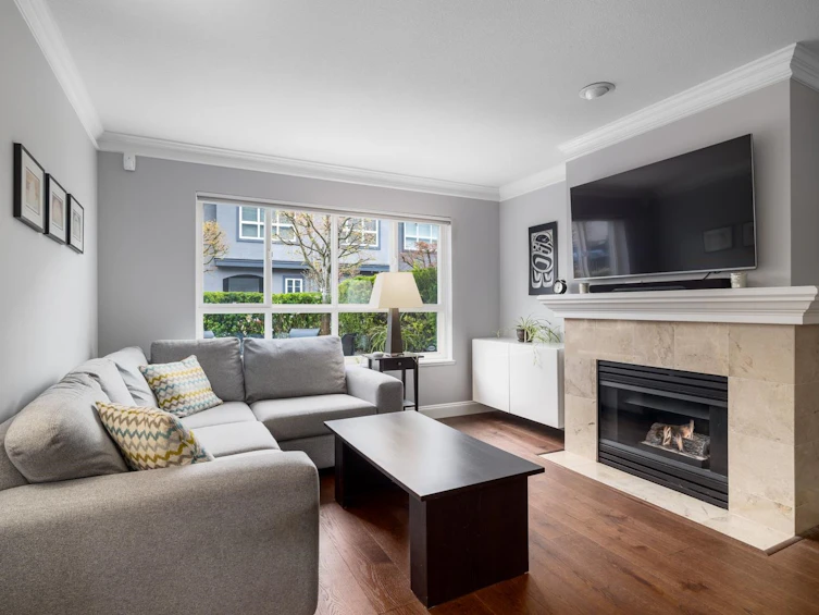 6-258 W 14th Street, North Vancouver, BC, V7M 1P3 - 2