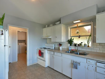 4726 Laurel Avenue - 5