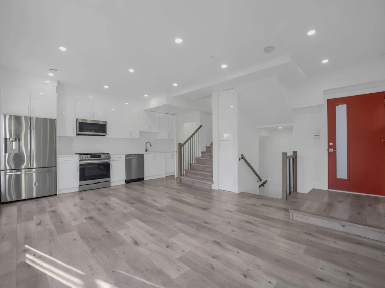 5140 Slocan Street, Vancouver, BC, V5R 2A5 - 4