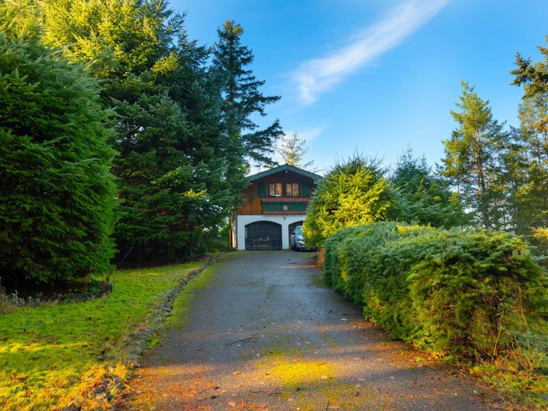 1684 Whitesails Drive, Bowen Island BC V0N 1G2