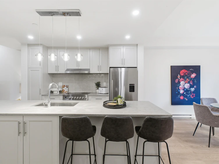 2-115 W Queens Road, North Vancouver, BC, V7N 2K4 - 2